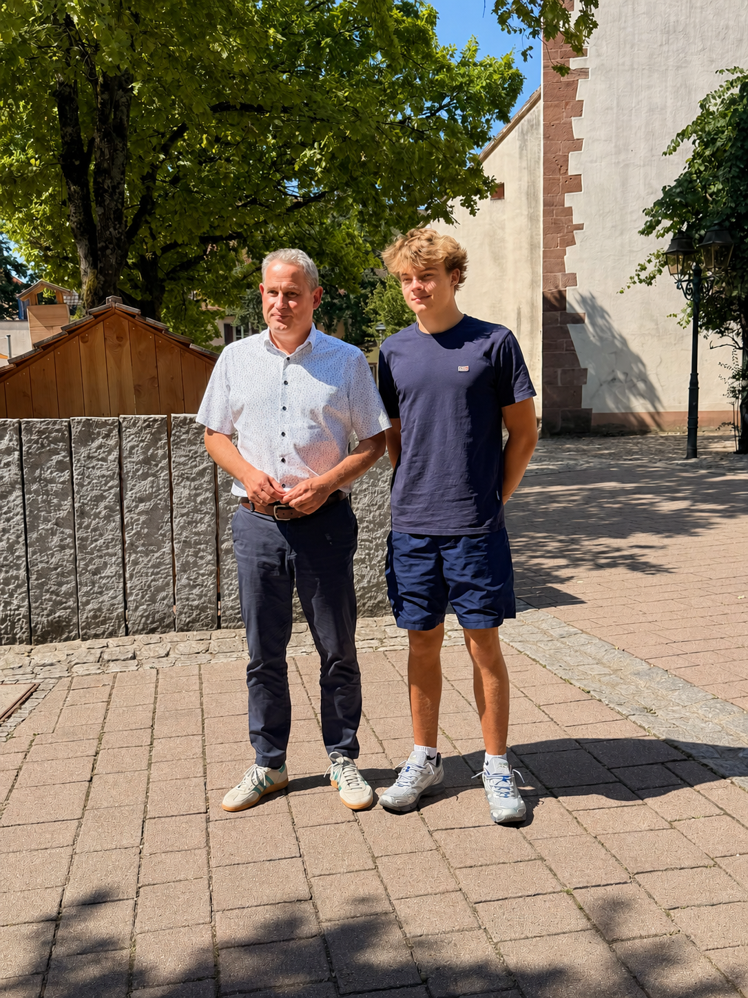 Lars Vollmer zusammen mit Bürgermeister Dirk Harscher in Schopfheim